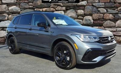 2024 Volkswagen Tiguan SE Black