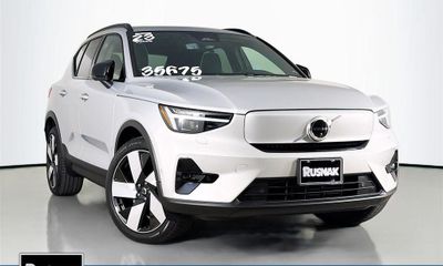 2023 Volvo XC40 Ultimate Dark