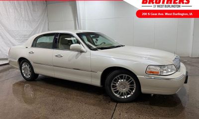 2007 Lincoln Town CAR Signature Limited