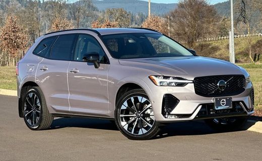 2026 Volvo XC60 Plus Dark