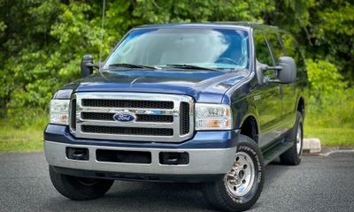 2005 Ford Excursion XLT