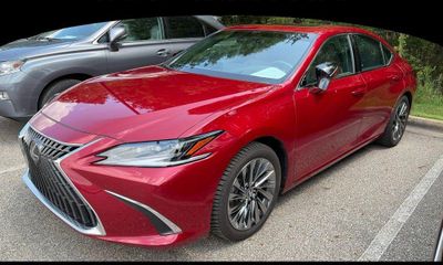2025 Lexus ES 300H Ultra Luxury