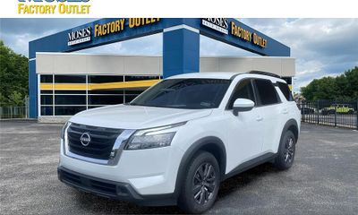 2025 Nissan Pathfinder SV