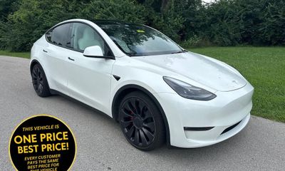 2023 Tesla Model Y Performance