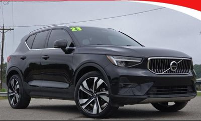 2023 Volvo XC40 Plus Bright