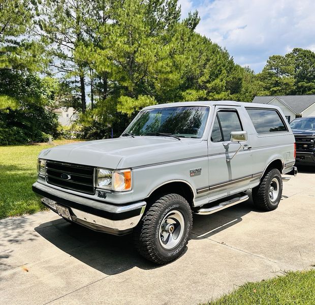 1990 Ford Bronco — a typically priced live listing
