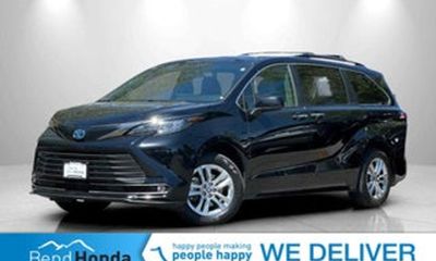 2022 Toyota Sienna XLE Woodland Edition