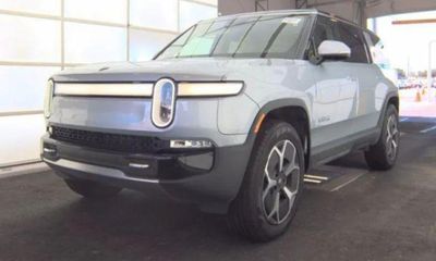2024 Rivian R1S Adventure