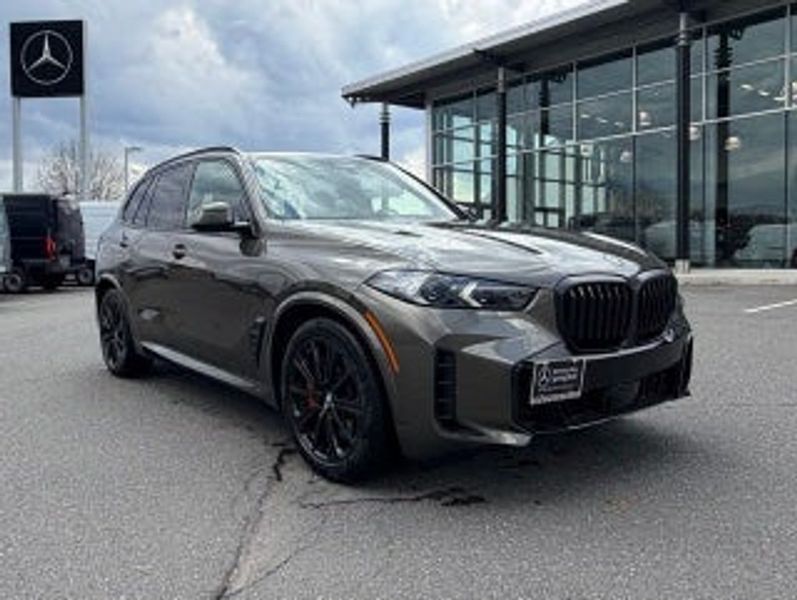 2023 Volvo XC90 — a typically priced live listing