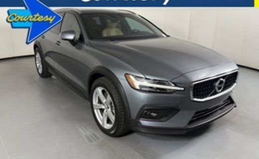2020 Volvo V60CC Momentum