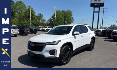 2023 Chevrolet Traverse LT