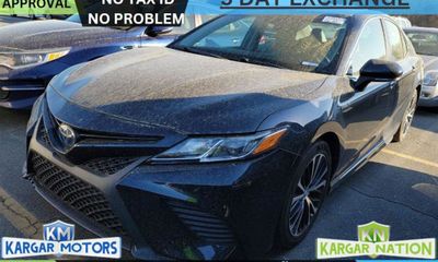 2019 Toyota Camry SE XLE Hybrid