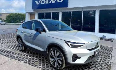 2023 Volvo C40 Ultimate Dark