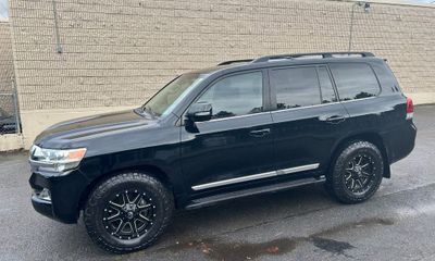 2016 Toyota Land Cruiser VX R