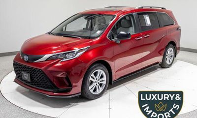 2022 Toyota Sienna LE