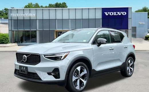 2026 Volvo XC40 Plus Dark