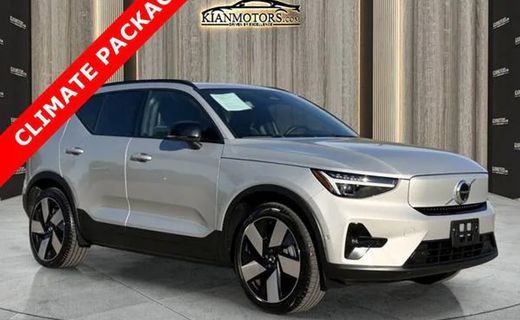 2024 Volvo XC40 Plus Dark