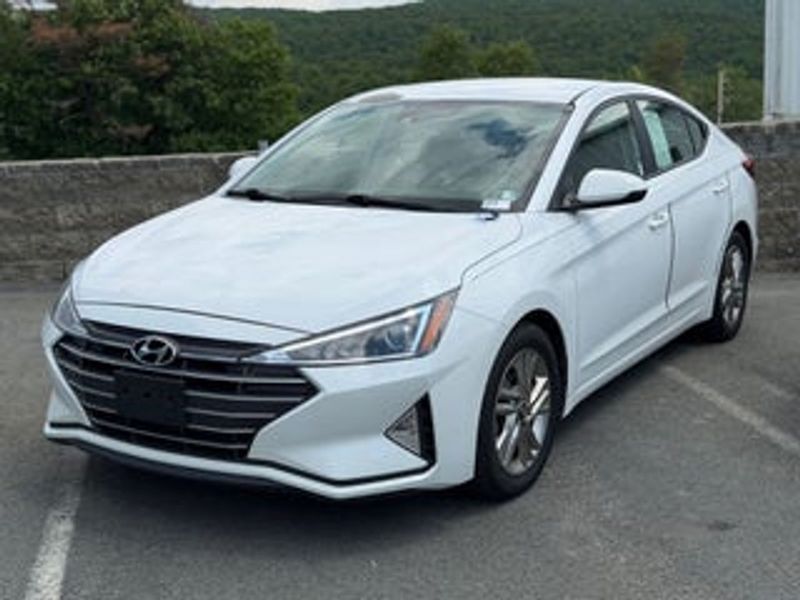 2020 Hyundai Elantra — a typically priced live listing