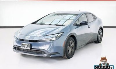 2025 Toyota Prius LE