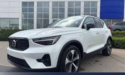 2026 Volvo XC40 Plus Dark