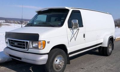 2002 Ford E-350 E 350 Super
