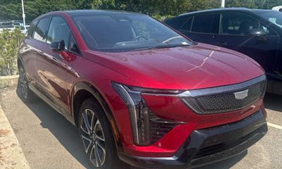 2025 Cadillac Optiq Sport 2