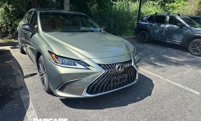 2025 Lexus ES 300H Premium