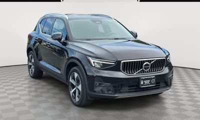 2024 Volvo XC40 Plus Bright