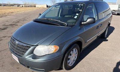 2005 Chrysler Town AND Country Touring
