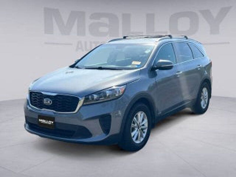 2017 Kia Sorento — a typically priced live listing