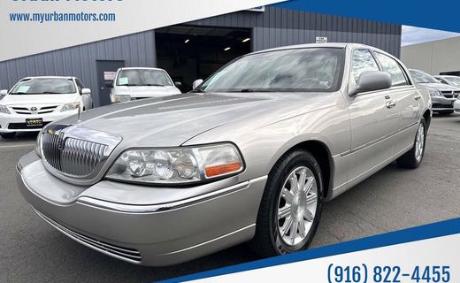 2011 Lincoln Town CAR Signature Limited