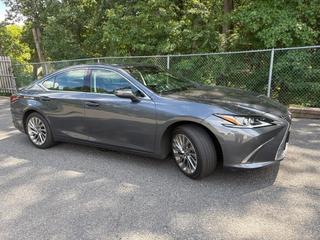 2023 Lexus ES 300H Luxury