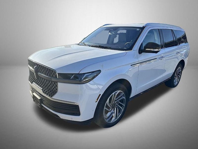 2025 Lincoln Navigator — a typically priced live listing