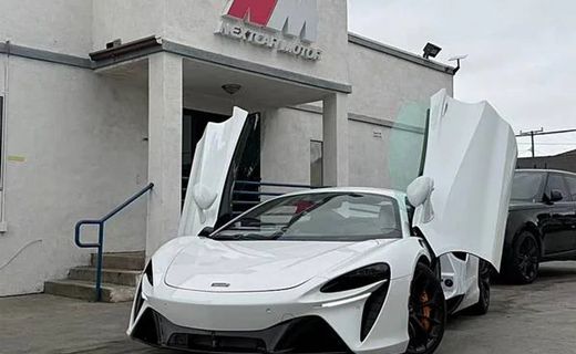 2023 McLaren Artura