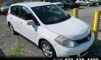 2011 Nissan Versa 18 S Hatchback