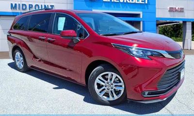 2025 Toyota Sienna XLE