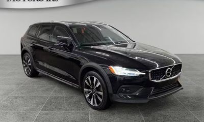 2022 Volvo V60CC Momentum Excl S60