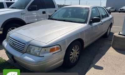 2004 Ford Crown Victoria LX