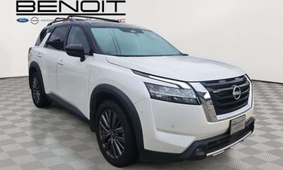 2023 Nissan Pathfinder SL