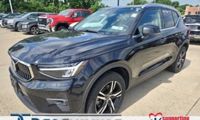 2023 Volvo XC40 Plus Bright