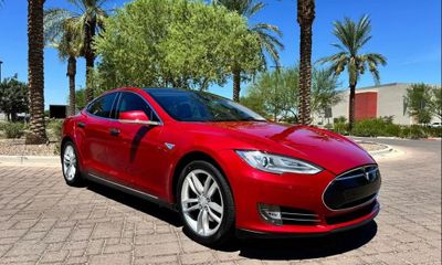 2015 Tesla Model S 85