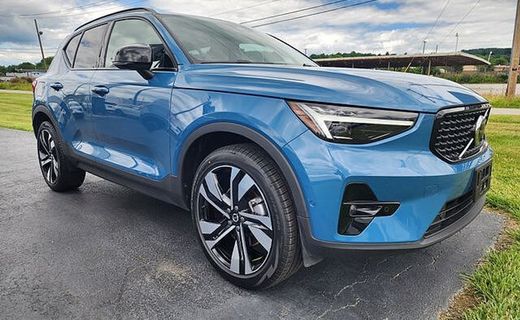 2023 Volvo XC40 Ultimate Dark
