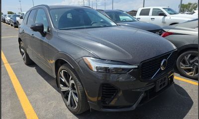 2025 Volvo XC60 Ultra Dark