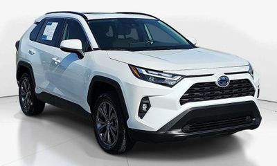 2024 Toyota RAV4 XLE Premium