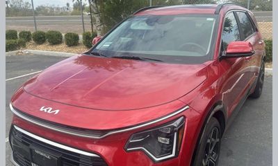 2023 Kia Niro SX