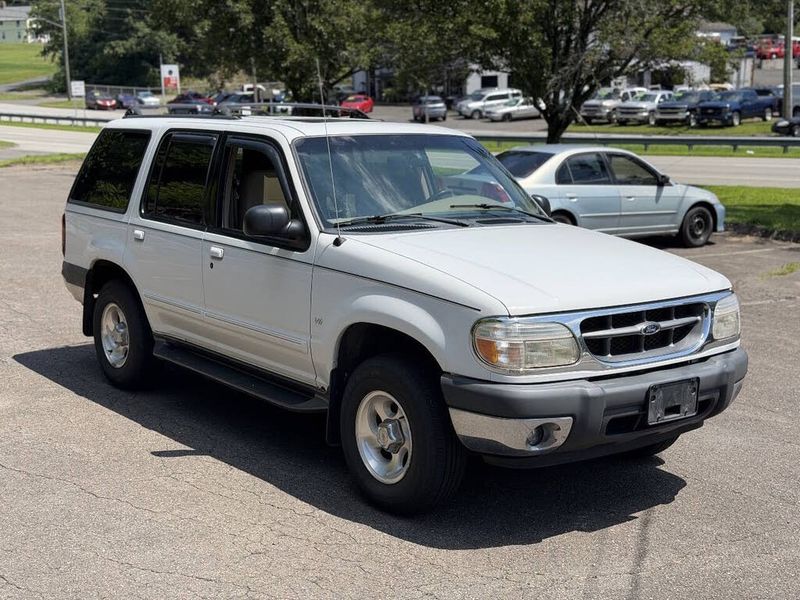 2000 Ford Explorer — a typically priced live listing