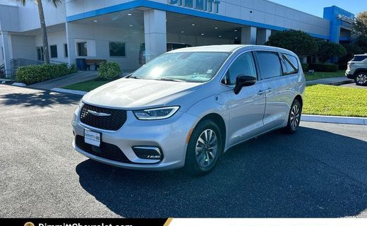2024 Chrysler Pacifica Select