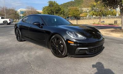 2018 Porsche Panamera Base 4