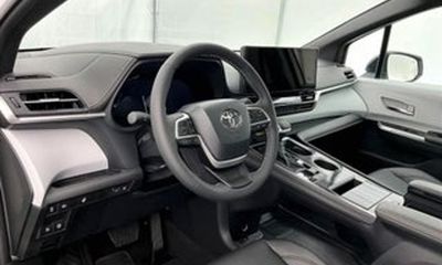 2025 Toyota Sienna XSE 7 Passenger