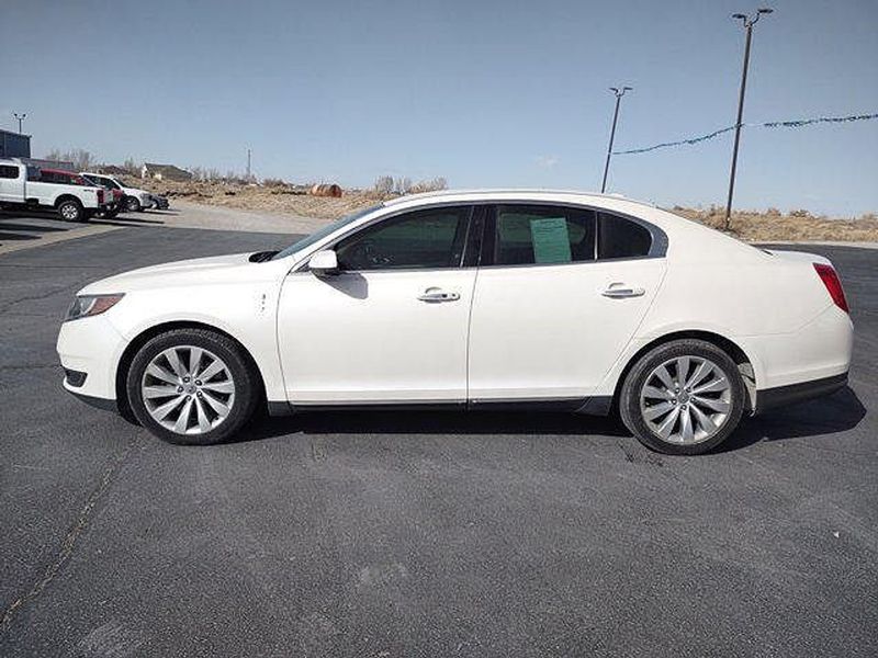 2014 Lincoln MKS — a typically priced live listing